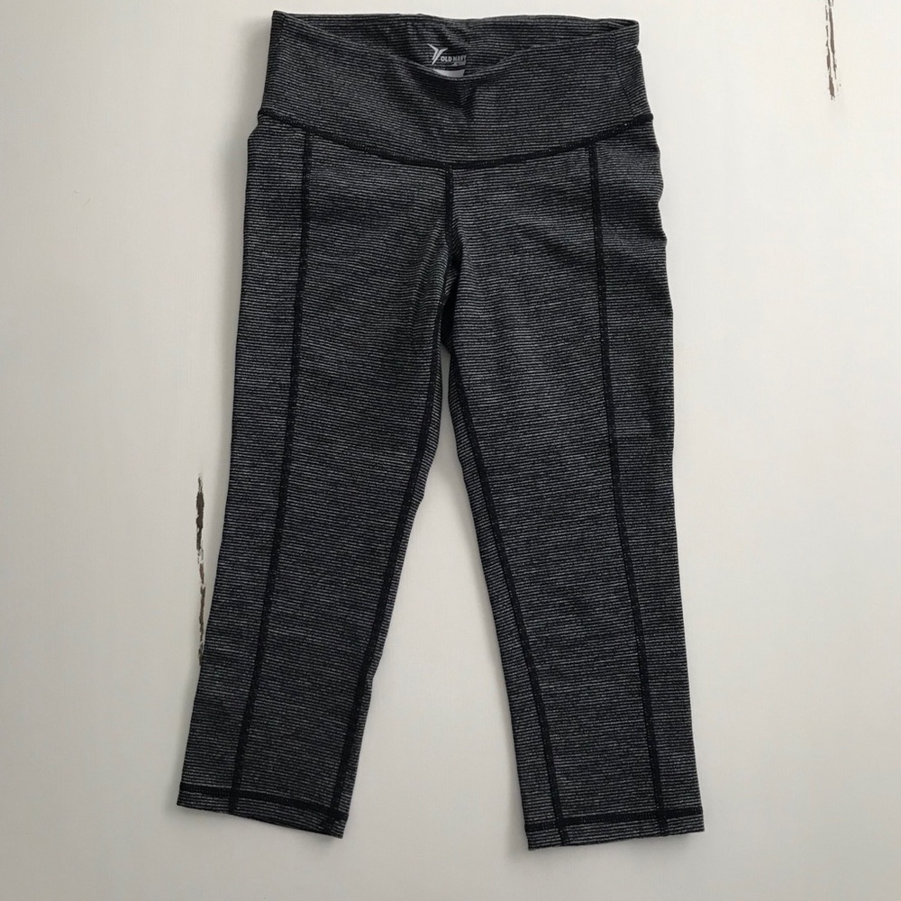 Old Navy Active Crop Leggings - Picture 2 of 8